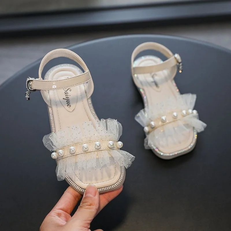 

Новые летние модные сандалии для девочек 2026 года со стразами в корейском стиле – детские пляжные туфли с одним ремешком и открытым носком, милые и стильные