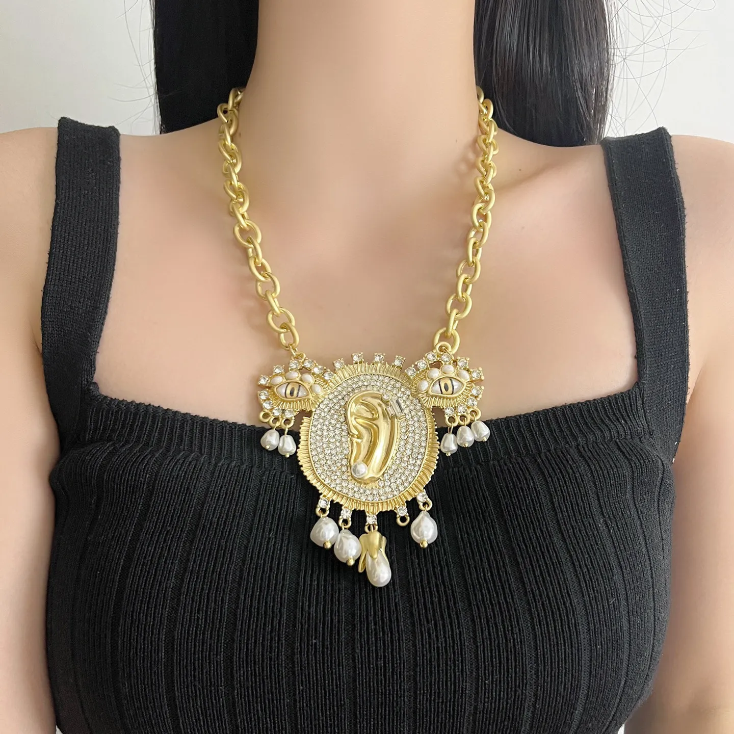 vintage-thick-chain-abstract-face-full-zircon-pearl-necklace-art-relief-eye-ear-pendant-exaggerated-short-clavicle-chain-women-p