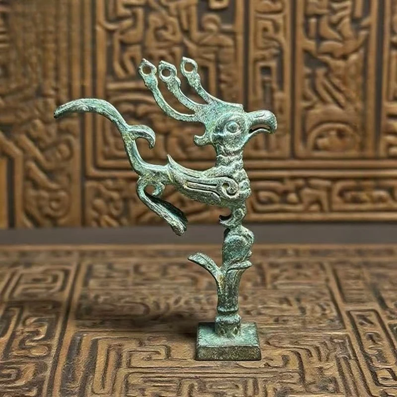 

Antique Sanxingdui Statue Standing Figure Blessing Mask Divine Bird Sculpture Copper Alloy Mini Desktop Ornament Home Decor