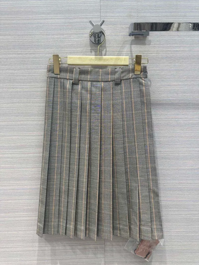 

College style women's half skirt, fashionable and exquisite plaid Thai style school uniform, girls' pleated skirt, long pants