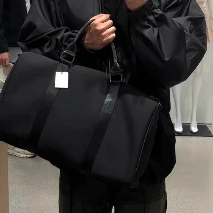 

Neoprene Yoga Sports Fitness Duffle Handbag with Storage Outdoor Travel Gym Weekend Bag Creative Stone Traverse Design Handbag