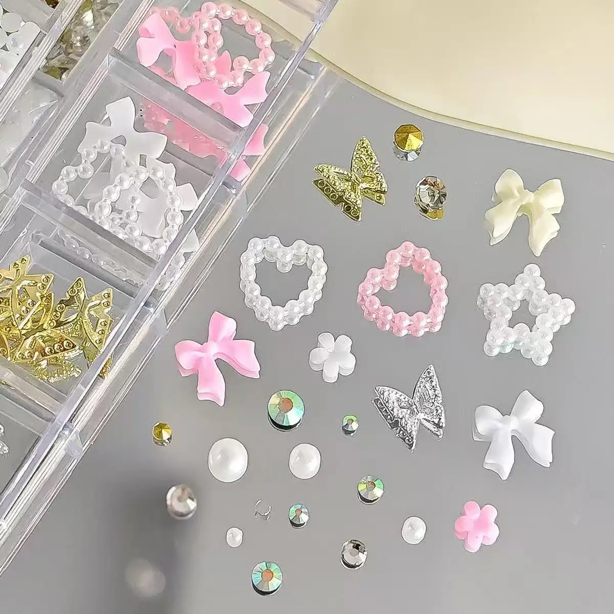 مجموعة مكونة من 12 شبكة لفن الأظافر وحجر الراين - زهور فراشة كريستالية وأشكال قلب، لتزيين فن الأظافر بنفسك، مجوهرات فنية للأظافر |     أحجار كريمة أظافر متعددة الوظائف |     إكسسوارات الأظافر اللامعة