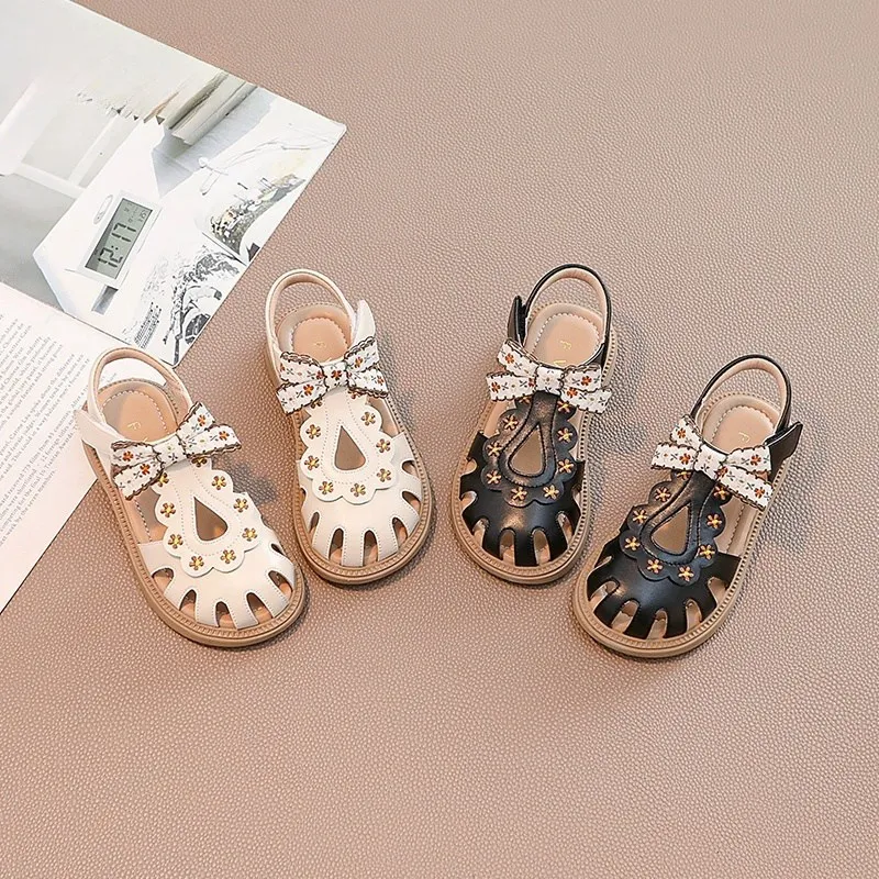 Girls Sandals 2024 New Autumn Fashion Soft Bottom Children's Shoes Princess Package Head Single Shoes Solid Colour Rubber Bottom