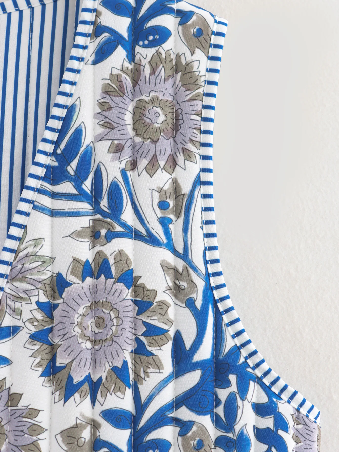 2025 Autumn Winter WomenRetro Print Jacket Vest Sleeveless V Neck Lace-up Cardigan Waistcoat Loose Female Streetwear Lady Tops