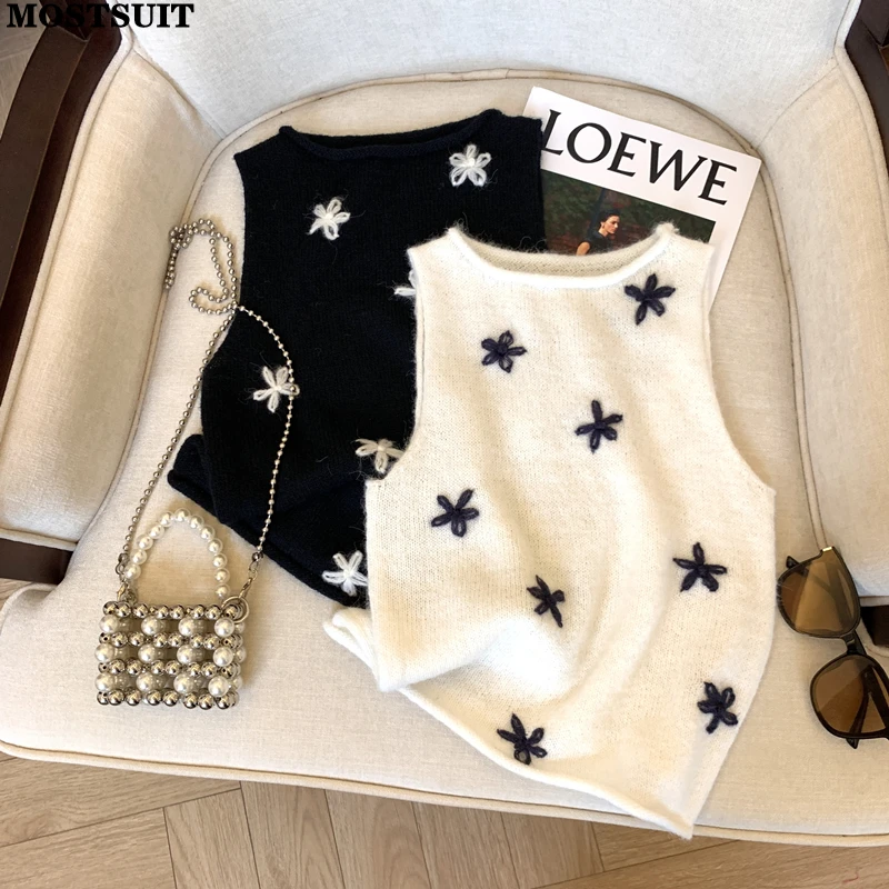 

2025 Summer Stylish Knit Sweater Vest Women Flower Embroidery Korean Elegant Tees Tops Sleeveless Chic Vintage Ladies Knitwear