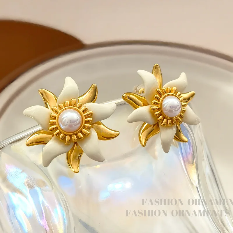 Retro Niche Sun Flower Earrings Personality Pearl Fashion New Earrings for Women Office Lady Luxury Designer Jewelry Y2k Jewelry