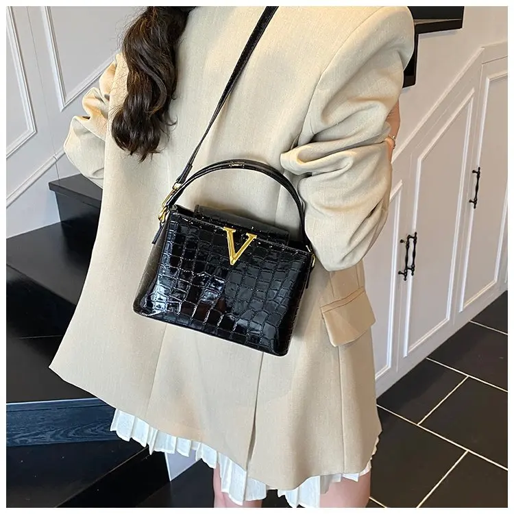 2025 nuevo bolso con caja estructurada en relieve de cocodrilo para mujer, bolso de hombro con textura Premium, bolso cruzado Convertible para ir al trabajo