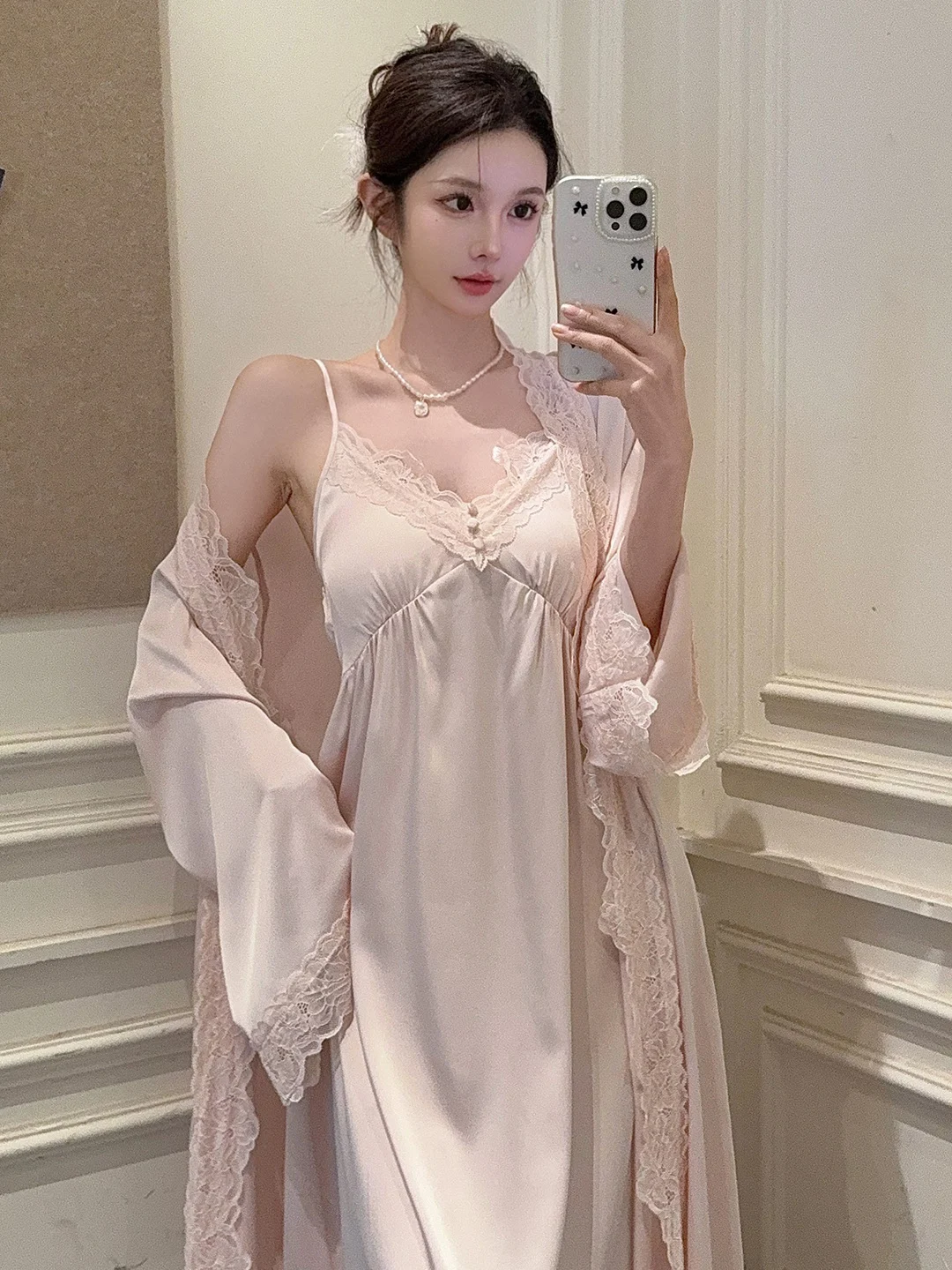 セクシーなレースのアイスシルク寝間着、女性用ホームウェアセット、胸パッド付きピンクのツーピース長袖vネックドレス、プラスサイズ