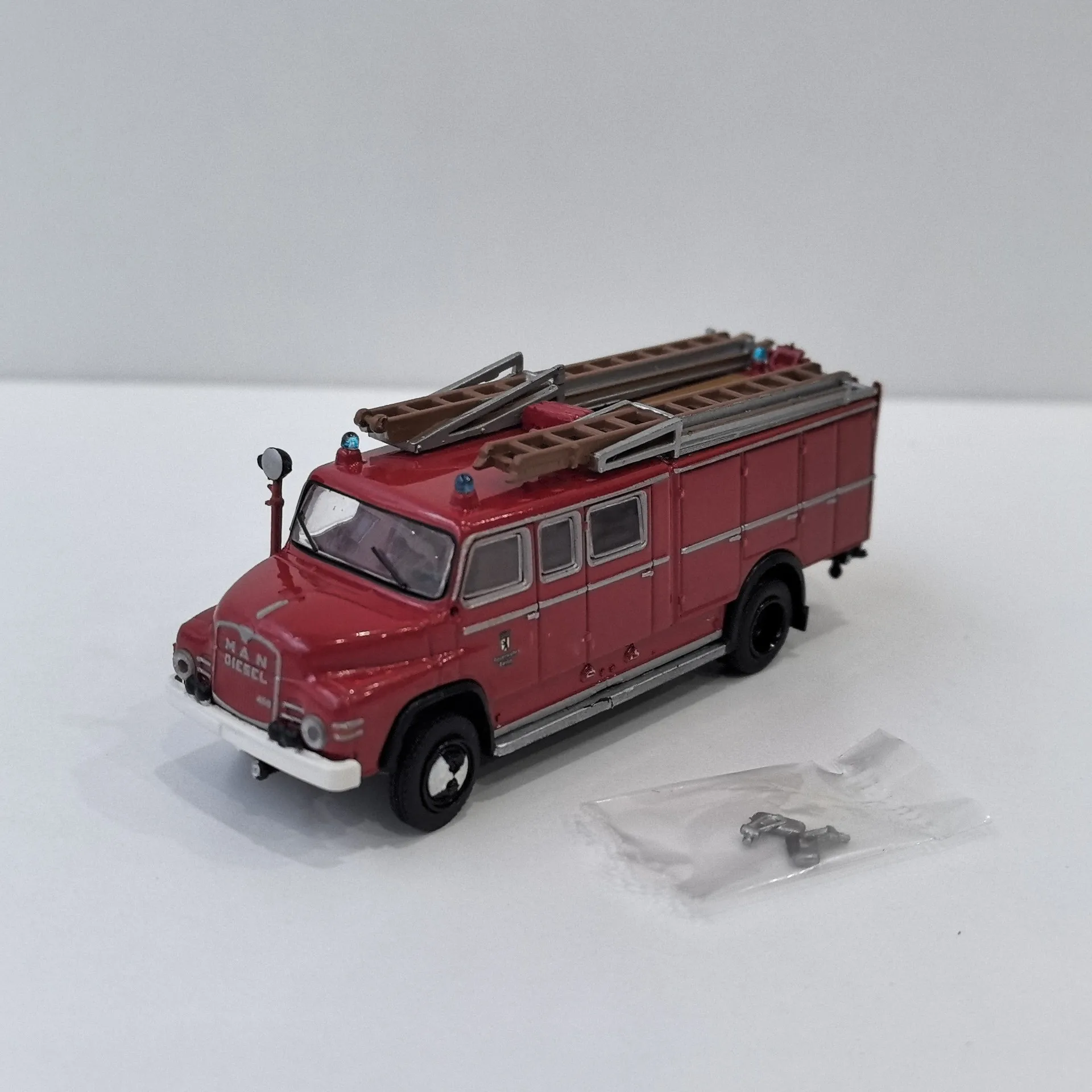 

Diecast BREKINA 1/87 Scale HO MAN 450 HA LF 16 Fire Engine Plastic Material Car Model Collectible Toy Gift Souvenir Display