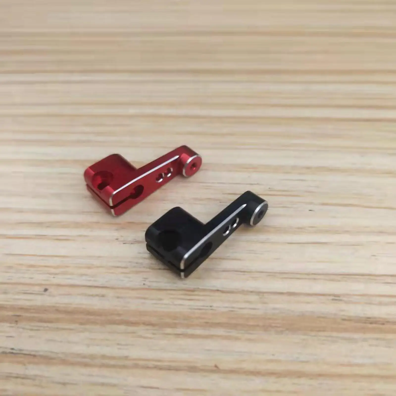 Durevole servo corno in metallo filettatura M3 braccio sterzo pezzo di ricambio per auto RC per camion elettrico Axial SCX24 90081