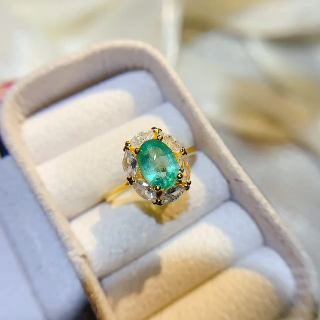 Luxurious Design Natural Emerald Ring S925 Silver Handmade Design Lustrous Green Durable Inlay Noble Temperament Ring for Ladies