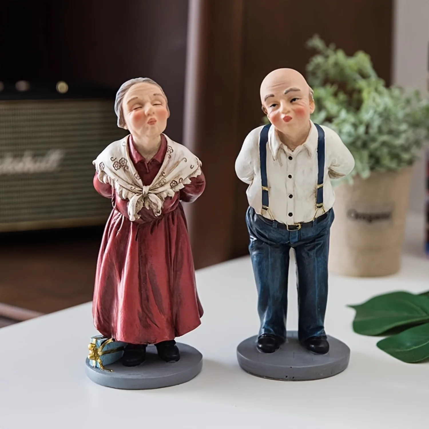 

Charming Elderly Couple Figurines - Resin Crafted Decor for Bedroom & More - Ideal for Anniversaries, Holidays & Birthdays