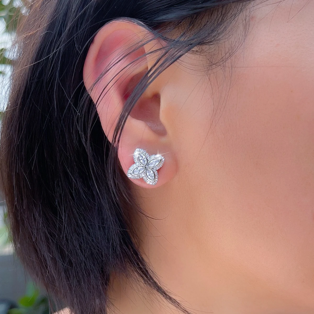 Pera New Fashion Simple Lucky Four-Leaf Flower White Ohrstecker, Verlobungsparty-Geschenk, modisches Damen-Accessoire SE004 – Detail 9