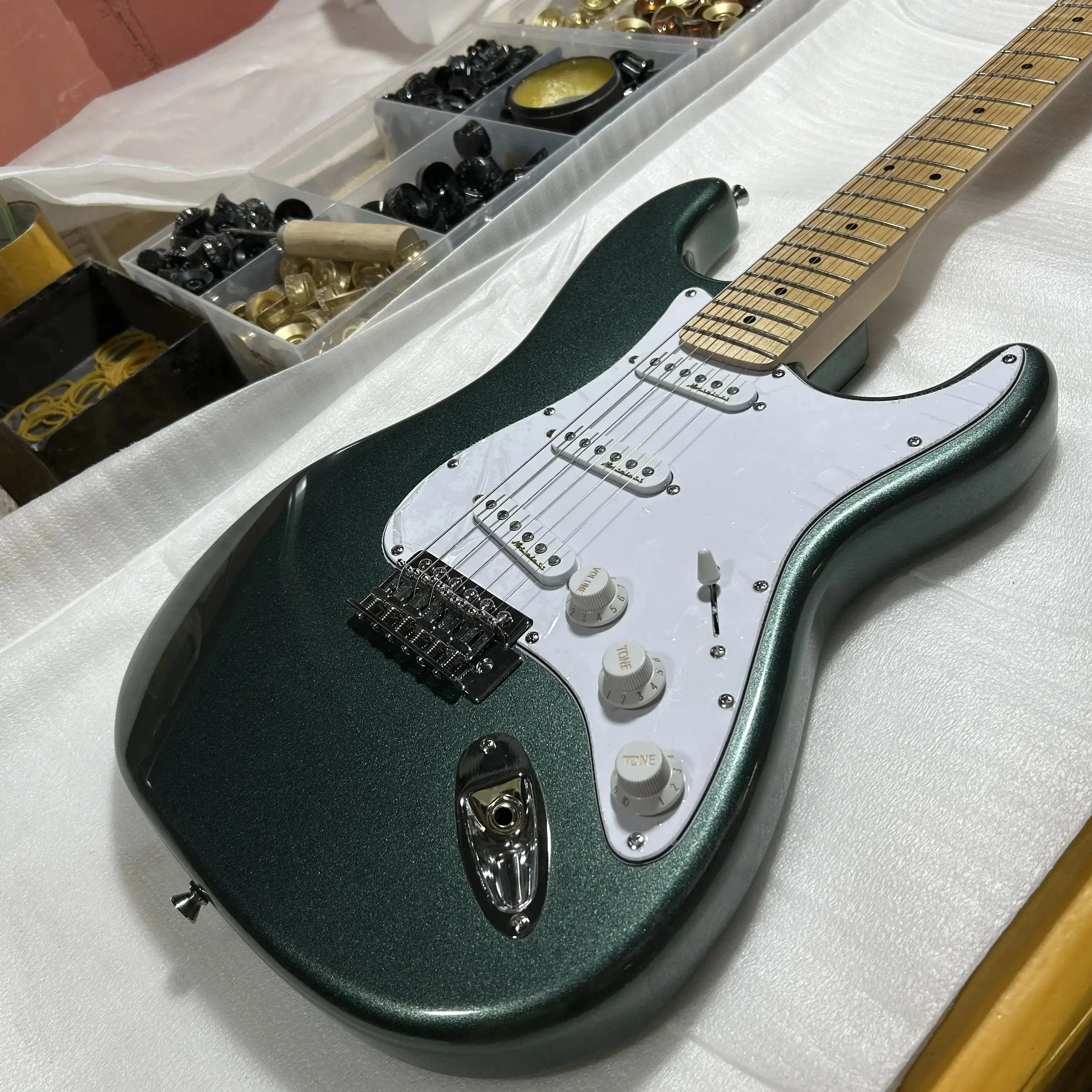 ST  Guitar, Metallic Green Color,  Body, Maple Fingerboard, 6 Strings,