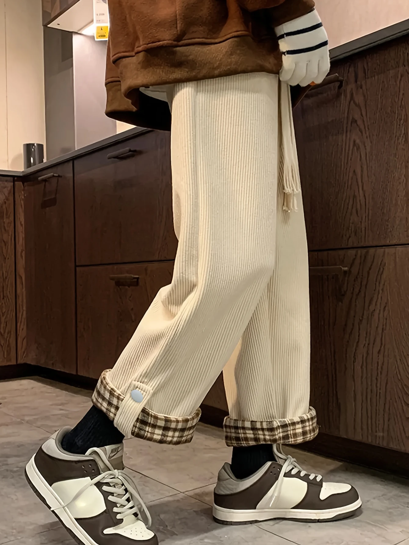 Damskie spodnie w kratę na wiosnę i jesień, z szerokimi nogawkami i mankietami, luźne, wyszczuplające spodnie o prostych nogawkach w stylu koreańskim dla studentek.