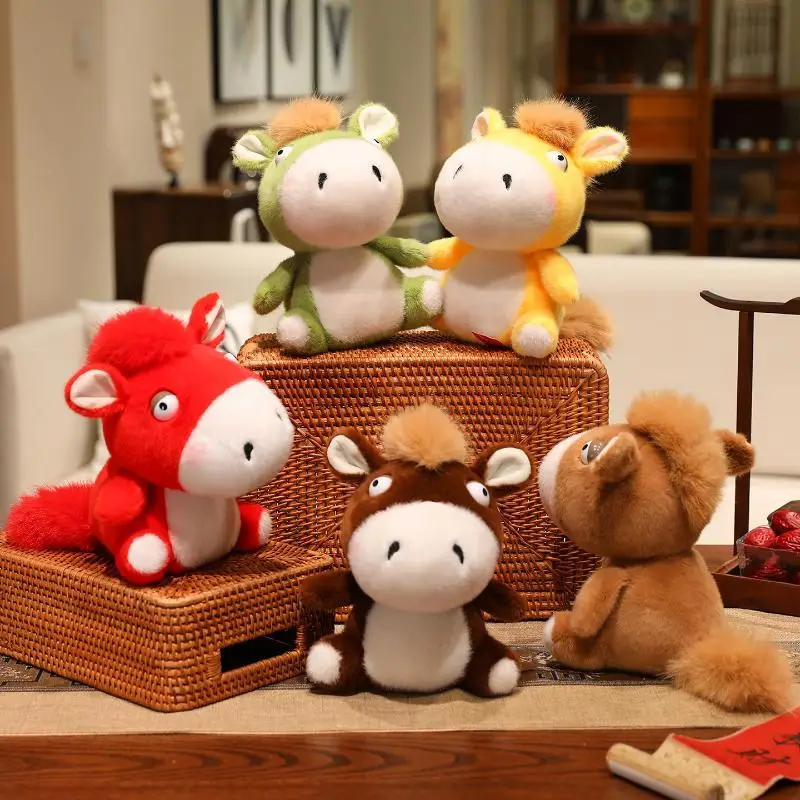 Simpatico cartone animato piccolo cavallo peluche morbido peluche bambola decorazione della casa capodanno cinese mascotte regali per bambini 2026 nuovo