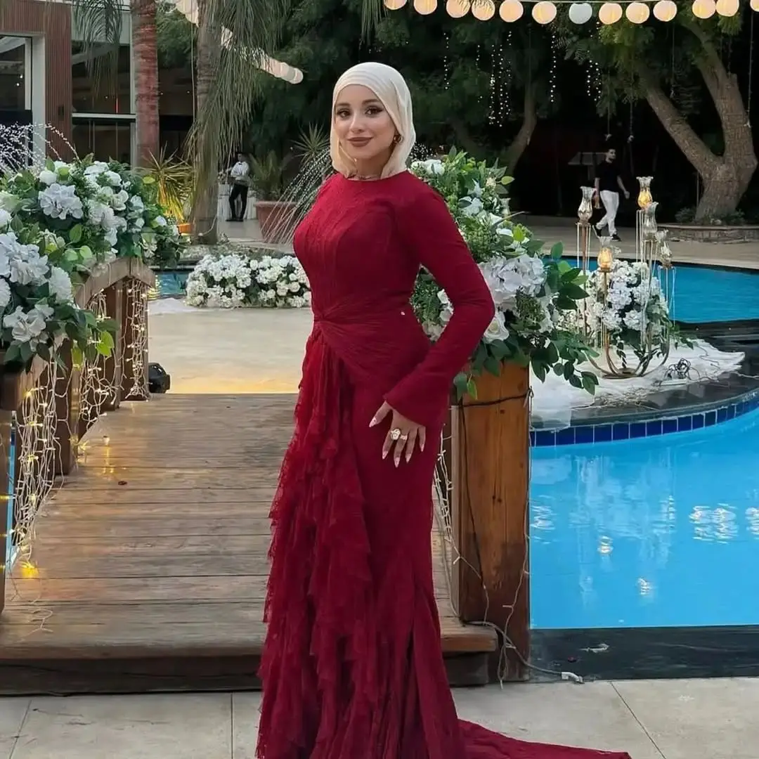 فستان سهرة من الدانتيل باللون العنابي السعودي من Ofherown بأكمام طويلة فساتين حفلات مكشكشة للنساء المسلمات فستان رسمي إسلامي للحفلات الراقصة