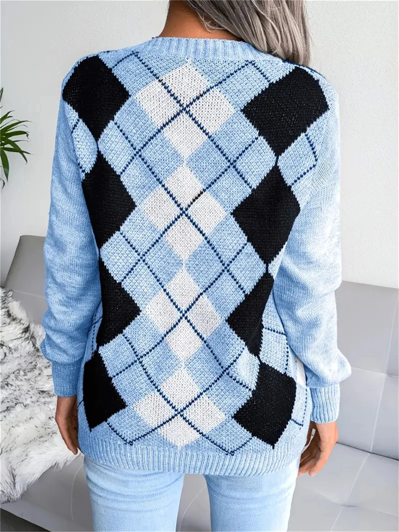 Autumn Winter Casual V-neck Diamond Plaid Pattern Long Sleeved Knitted Pullover For Women Sweater Top