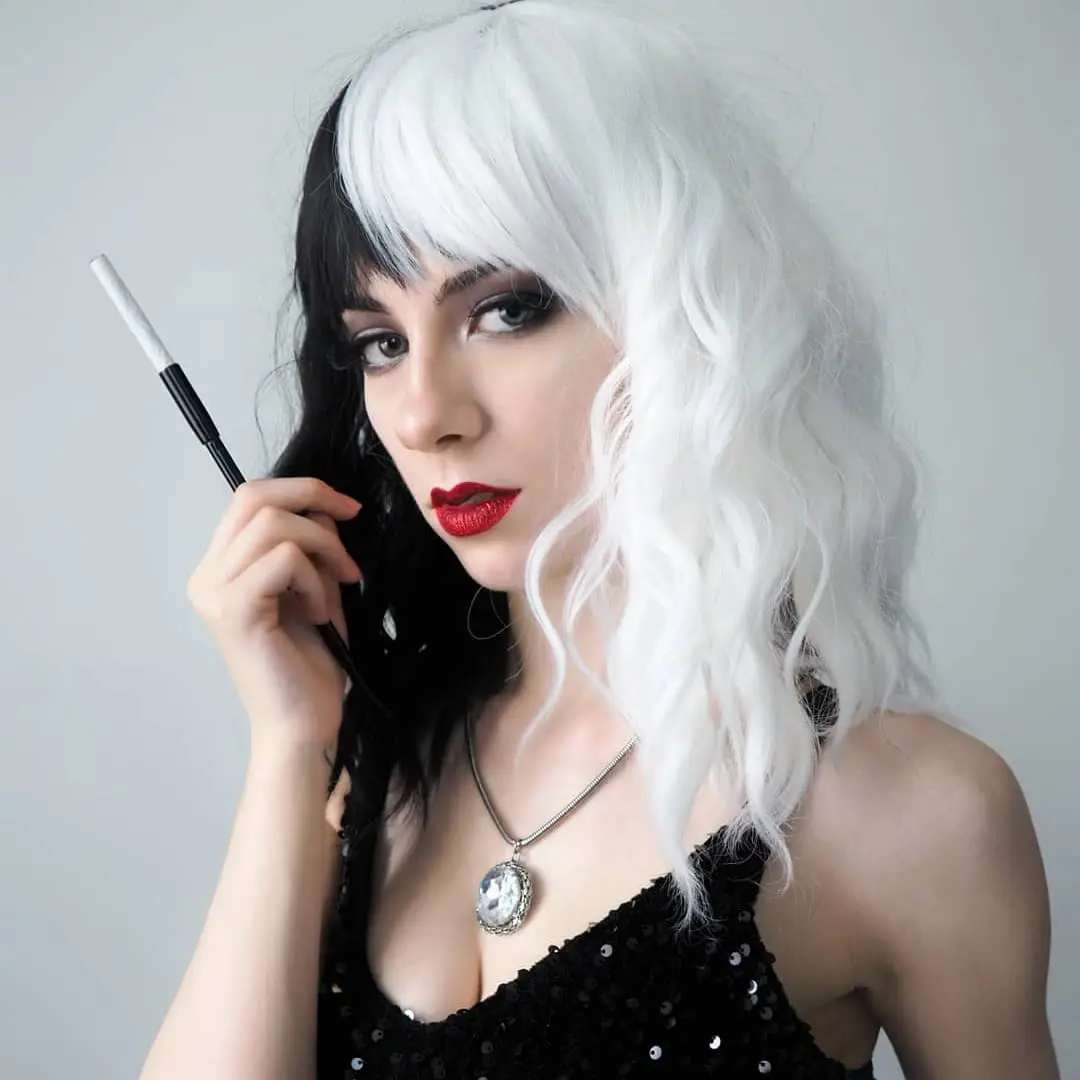 

Синтетический черно-белый парик для костюма Cruella Deville, Короткие вьющиеся волнистые женские волосы для Хэллоуина, косплей, женское ежедневное использование, 12 дюймов)