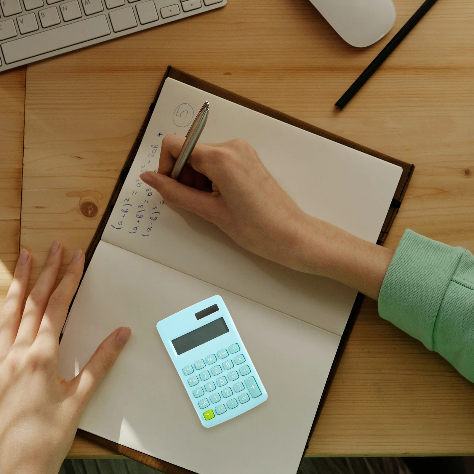 

Маленький портативный калькулятор ярких цветов, легкий двойной источник питания, офисный школьный обучающий стол, калькулятор, противоскользящий