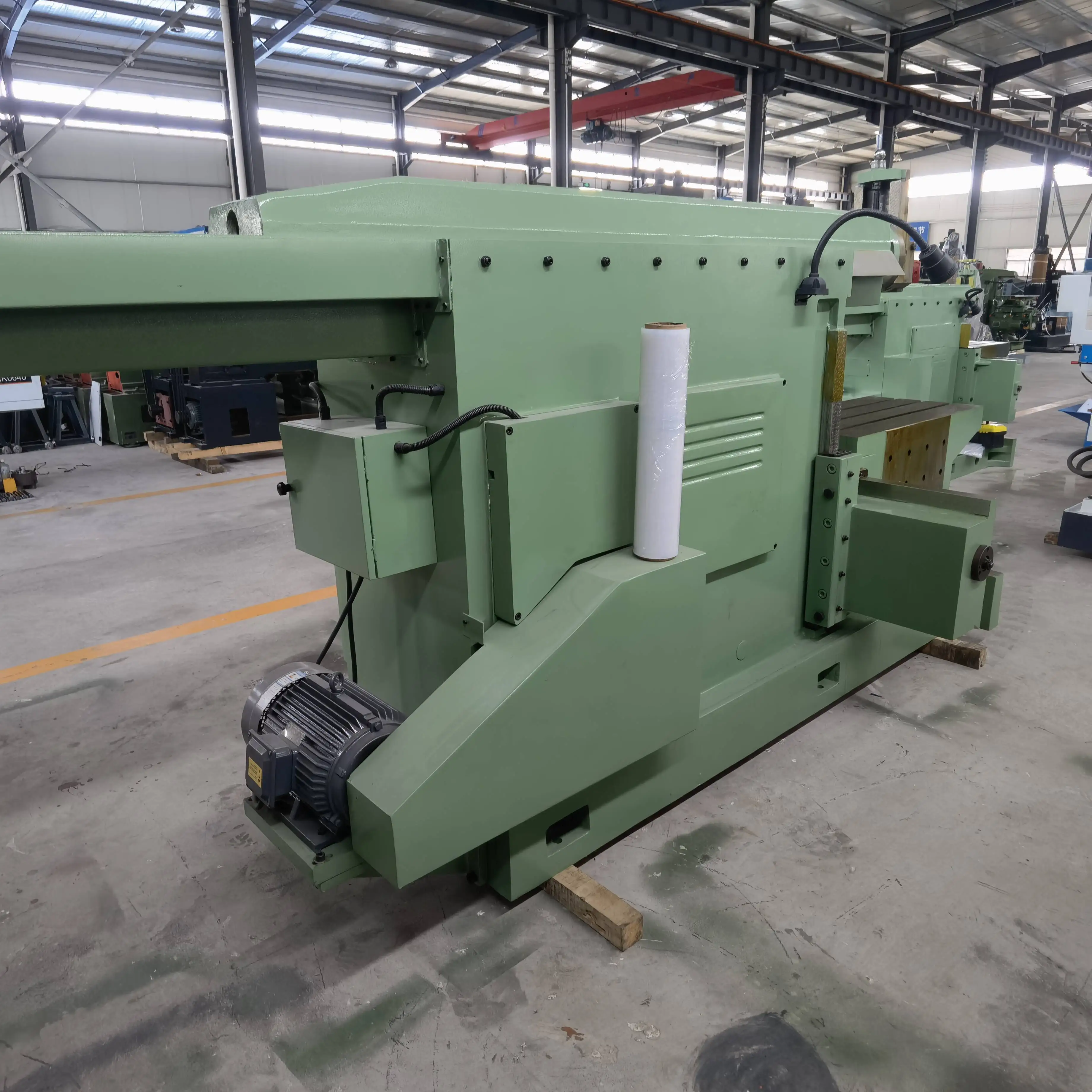 مشكل هيدروليكي أوتوماتيكي بالكامل عالي الجودة Hine Bc60100 مسوي تشكيل معدني أفقي جديد وتشقيط هاينز