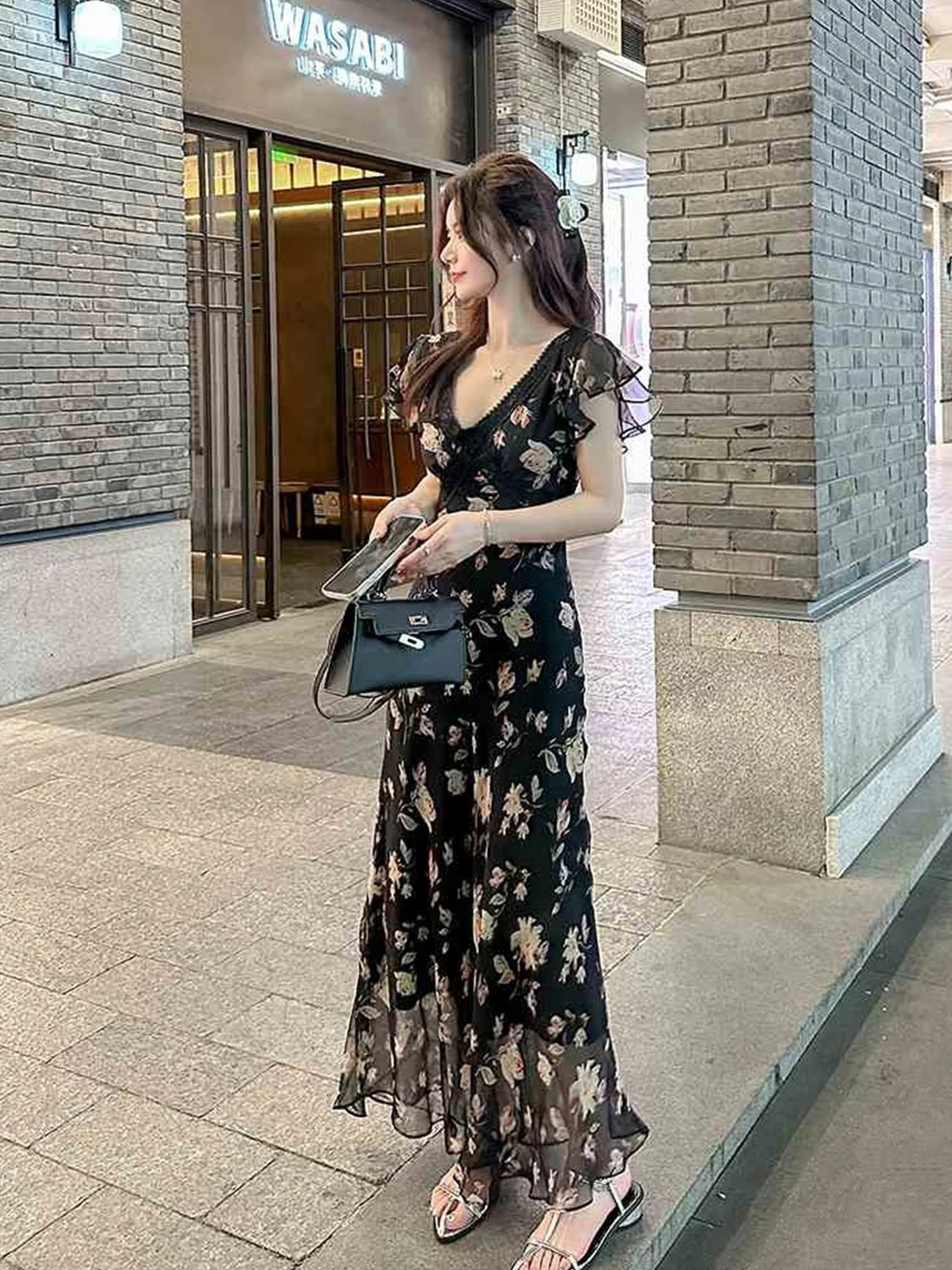 

Новое черное платье макси с цветочным принтом, V-образным вырезом, пышными рукавами и завышенной талией, весна-лето, во французском стиле