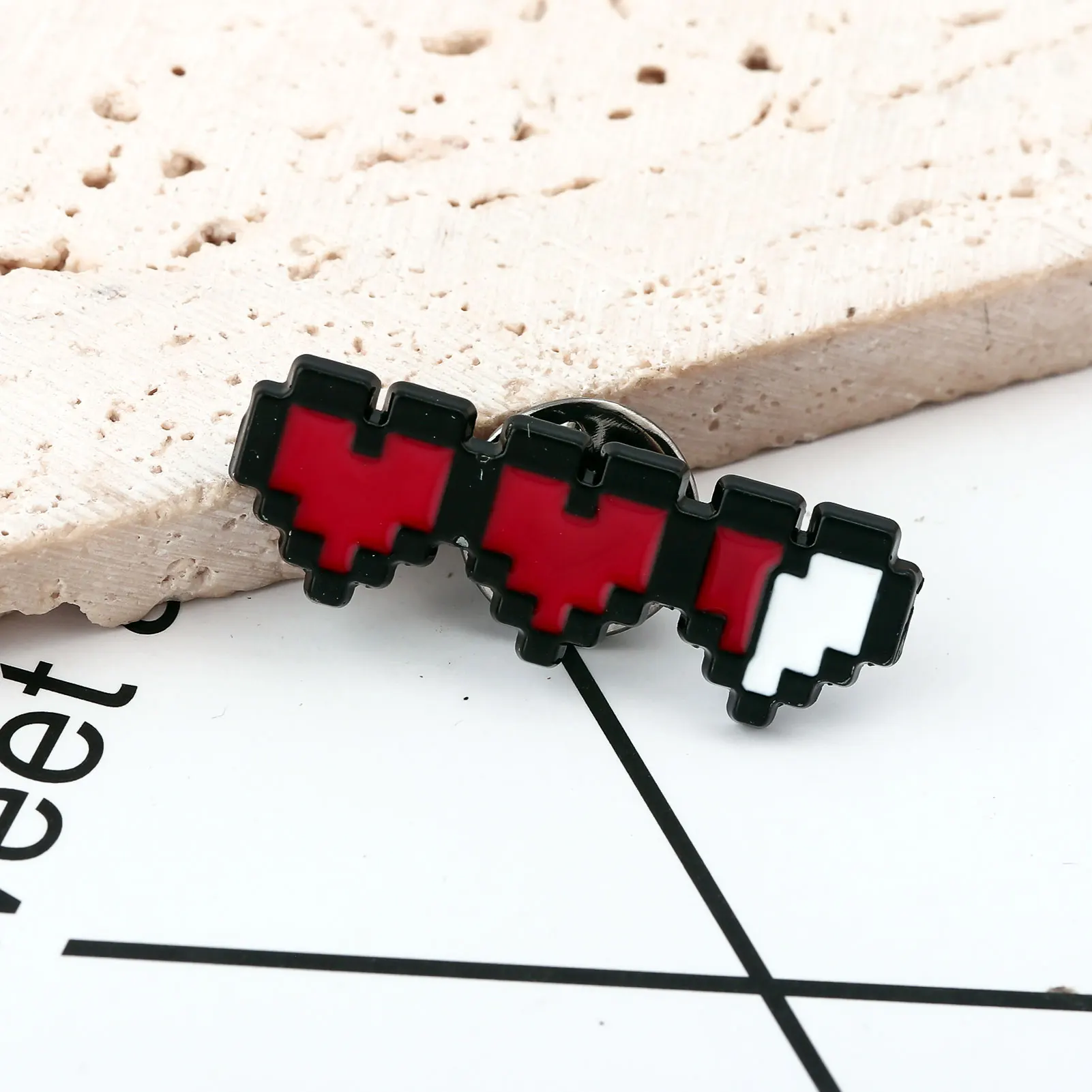 Red Love Heart Enamel Pins for Women Men Lapel Pin Bag Hat Brooches for Backpack Badges Jewelry Couple Brooch Accessories Gifts