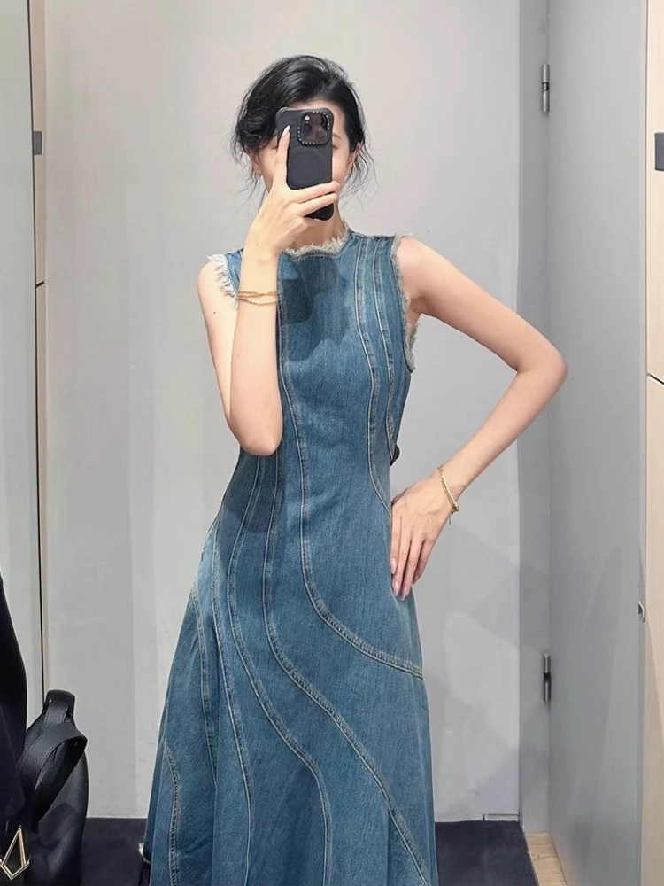 กระโปรงยีนส์สีน้ำเงินสไตล์วินเทจ แต่งผ้าปะติดปะต่อ ทรงเอวสูง ช่วยพรางหุ่น สไตล์เกาหลี เหมาะสำหรับใส่ไปเที่ยวทะเลหรือไปทำงาน  ฤดูใบไม้ผลิ 2025