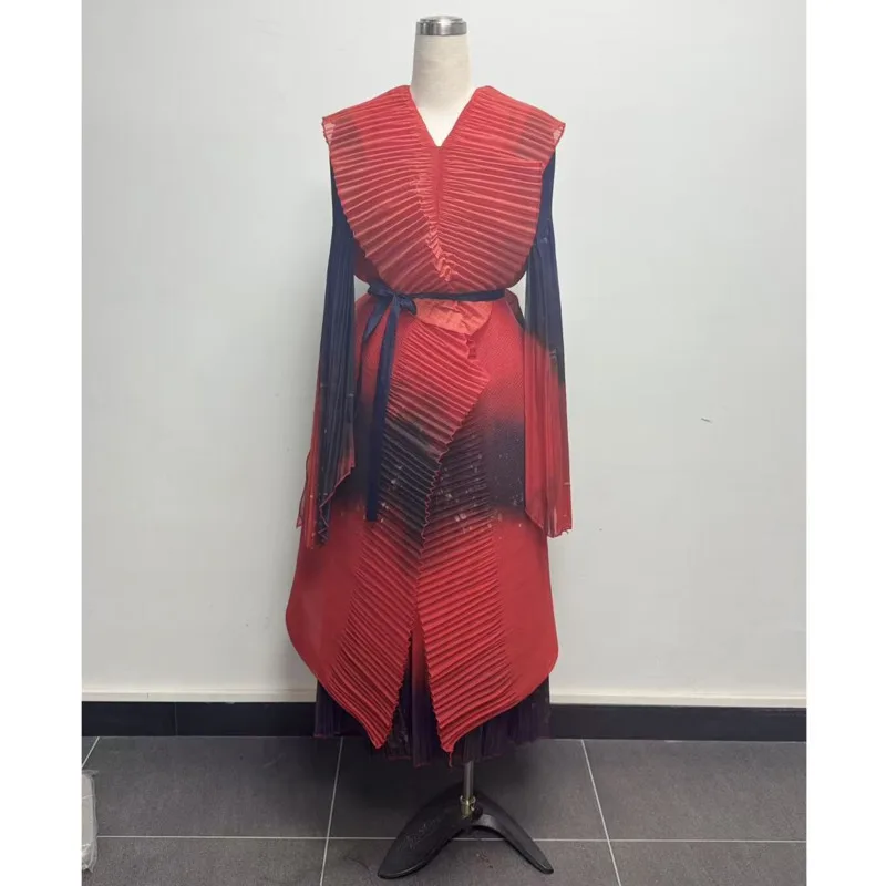 ชุดเซ็ต 2 ชิ้น ยี่ห้อ YFPF Miyake สำหรับผู้หญิง เสื้อสายเดี่ยวแบบไม่มีแขน แต่งระบายไล่เฉดสี พร้อมเสื้อคลุมยาว ดีไซน์แฟชั่น เสื้อผ้าใหม่