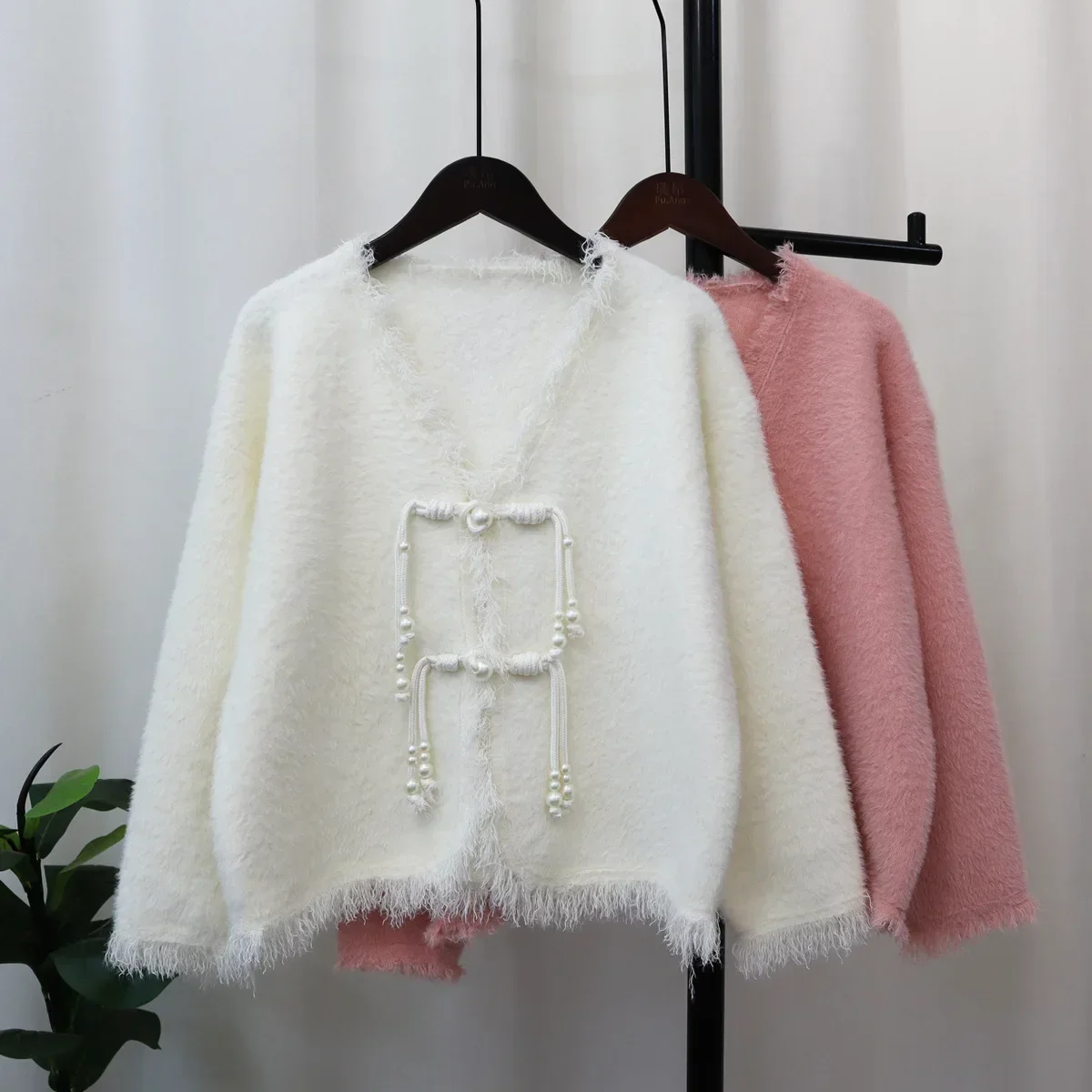 

Women Autumn Winter Sweaters Tassel V Neck Coats Jumpers Sweaters Full Sleeve Knitted Loose Casual Pearl Cardigan Maxi Splice