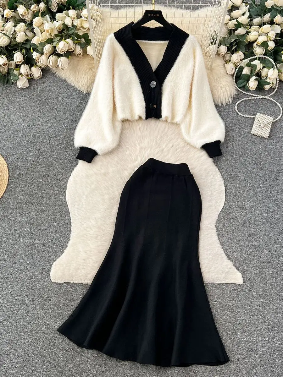 Elegant Knitted Two-Piece Set for Women with Color Block Design And Fish Tail  Skirt Fashionable And Comfortable Office Wear