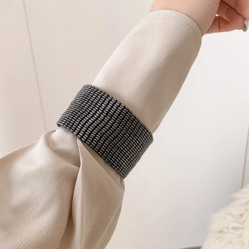 

Elegant Silk Shirt Beaded Necklace Decorated Handmade Pleated Fabric High Waist Pants Fashionable Women's Two-Piece Set