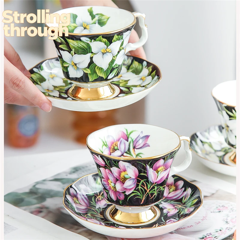 

Керамическая чашка для кофе с блюдцем, десертная тарелка, набор чайных чашек из костяного фарфора в ретро-стиле с цветочным узором, роскошная посуда для послеобеденного чая и кофе, подарки