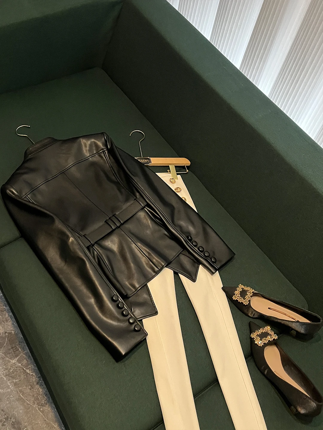 Cappotto Jaet in pelle slim fit con cintura Faionable Inizio inverno Nuovo Sle AK25 Colletto rovesciato lungo Sve Lunghezza regolare