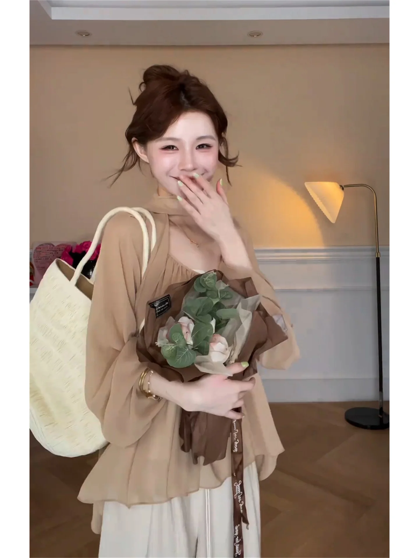 Chic Spring Fashion Two-Piece Set Zen V-Neck Loose Fit Elegant Money Style Complete Set Casual Wear for Women in China