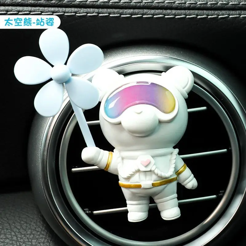 New Fashionable Astronaut Car Air Outlet Aromatherapy Car Car perfume Cartoon Figure Air Conditioning Mouth Decoration