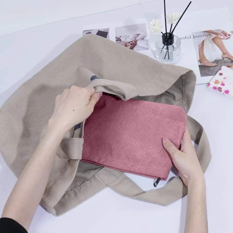 Kosmetyczka podróżna z sztruksu, przenośna torba do przechowywania kosmetyków, portmonetki damskie, duża pojemność, organizer na kosmetyki z zamkiem błyskawicznym, etui do przechowywania.