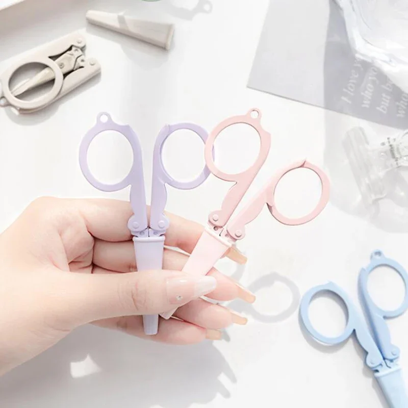 Imagem -05 - Kawaii Folding Scissors com Capa Protetora Faca de Cortador de Papel Faça Você Mesmo Chaveiro Bonito Papelaria Coreana Material de Escritório