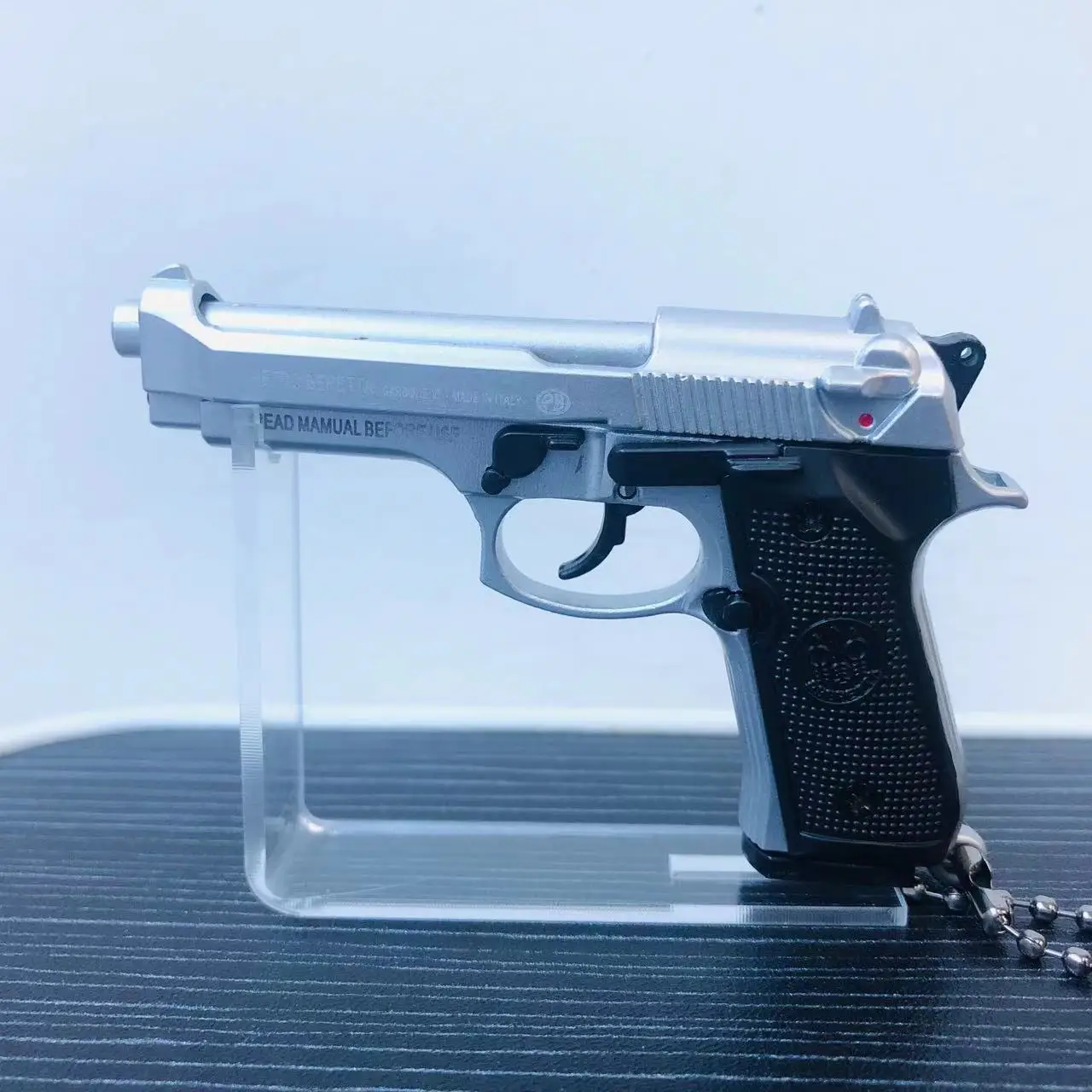 Alloy 1:3 92F Pistol Model Holiday Party Gifts Memorabilia Detachable Toy Gun Ornament Home Decoration Crafts Pendant Keychain