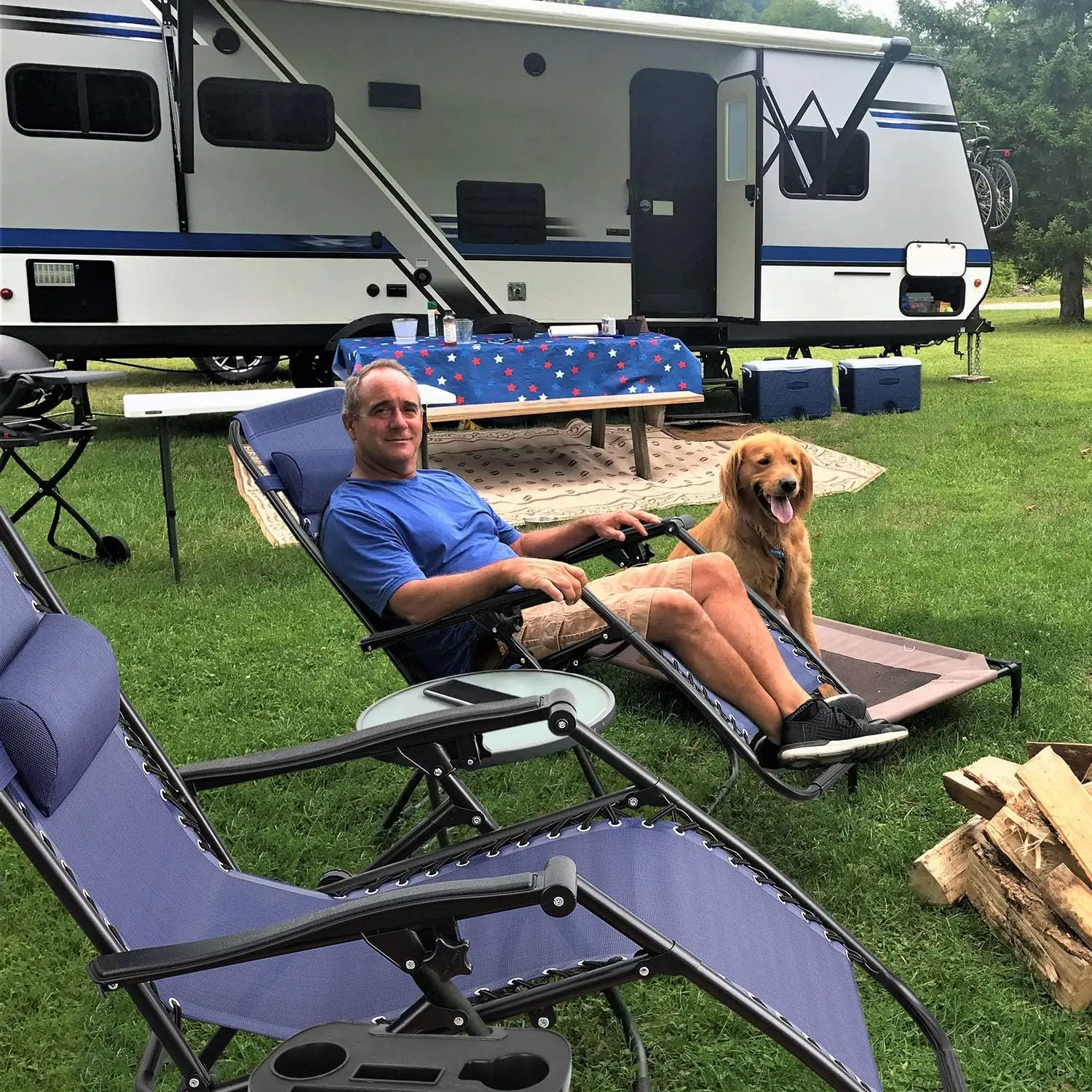 عبوتان من كرسي صالة بدون جاذبية قابل للطي للاستخدام الخارجي مع وسائد حامل أكواب للشاطئ بجانب حمام السباحة والفناء الخلفي باللون الأزرق #2