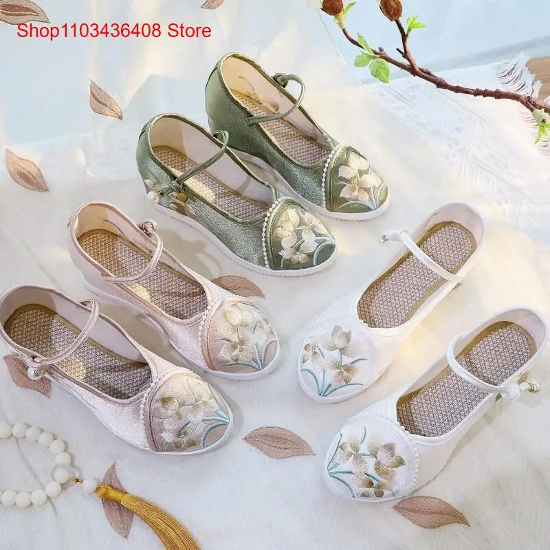 New Lightweight Thick-Soled Height-Increasing Cloth Shoes for Women with Straps and Ethnic Style Embroidered Shoes