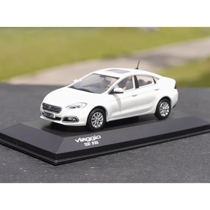 Diecast Fiat Viaggio 합금 모터 차량 모델, 완성 시뮬레이션 컬렉션, 자동차 선물 장난감, 정적 디스플레이, 1:43 체중계