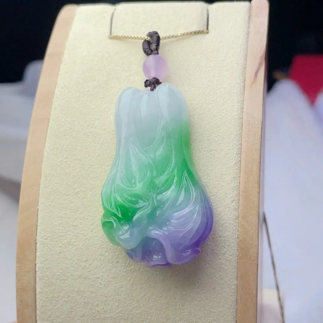 

Jade glutinous seed spring color Baicai pendant new hand-carved neck pendant