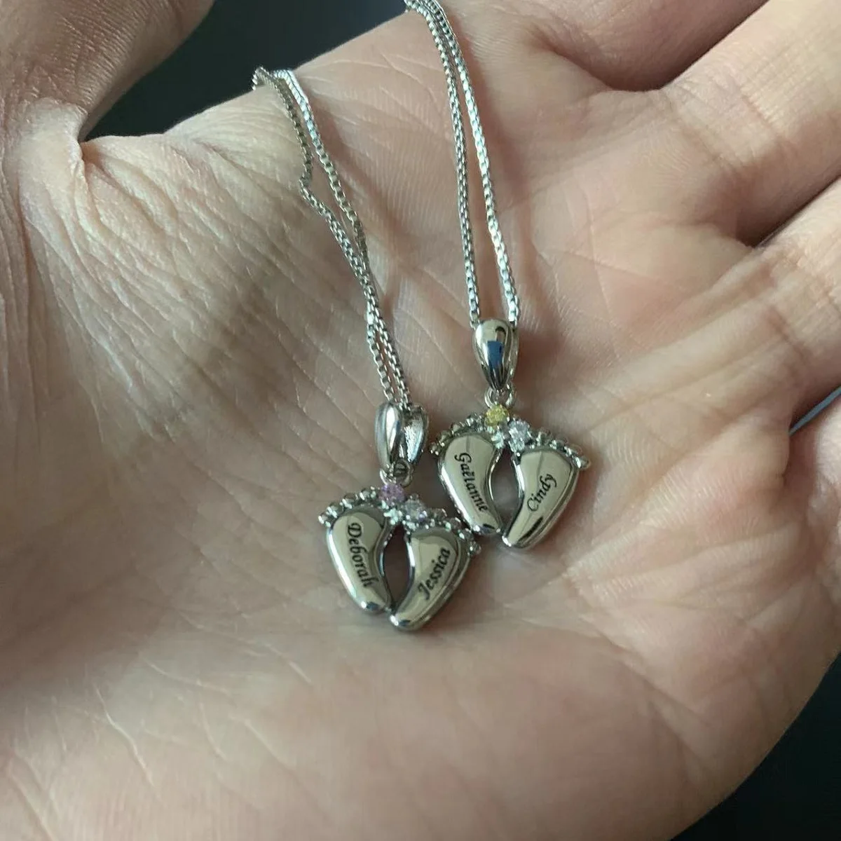 

Customized Name Necklaces Engrave Footprints Pendant Personalized Baby Feet Necklace with Birthstone Family's Newborn baby Gift