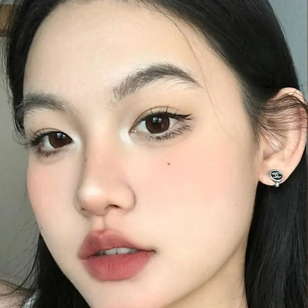 Paleta de blush portátil de quatro cores, à prova de suor, deslumbrante, paleta de sombra, sem manchas, ferramenta de maquiagem de lama labial de longa duração