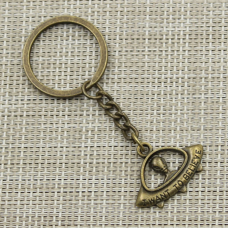 Fashion 3cm Key Ring Metal Key Chain Keychain Jewelry Antique Bronze Silver Color I Want To Believe UFO Alien 23x30mm Pendant