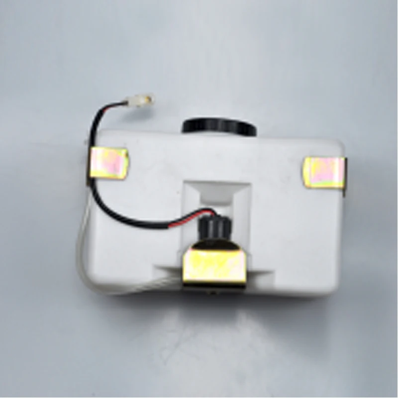 

1 шт. бачок омывателя для экскаваторов LiuGong LG906/907/908C/D/915/925/922, дополнительный резервуар для воды с распылителем стеклоочистителя