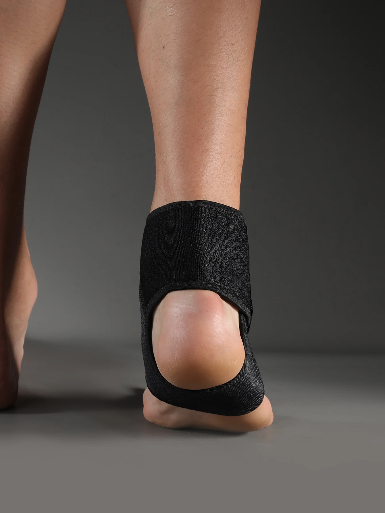 1 Piece Adjustable Neoprene Ankle Support for Running Basketball