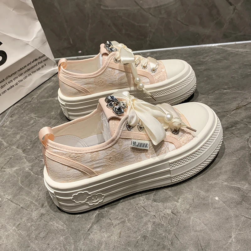 New Chinese style women\'s shoes for the summer of featuring embroidered prints, rhinestone ribbons, and breathable thick soles