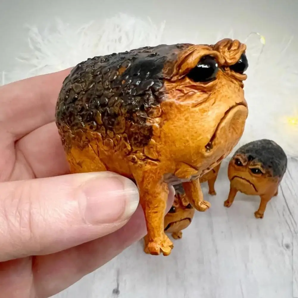 

Resin Frog Figurine Realistic Frog Statue Funny Rain Frog Decor Toad Figurine for Office Desktop Ornament Resin Craft Sculpture